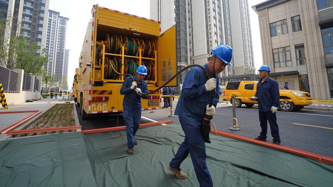 唐斯：快船有乔治和小卡 不可能完全防住但必须限制他们